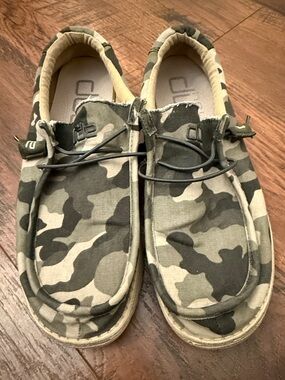 Hey Dude Men's Wally Camo Slip On Loafers